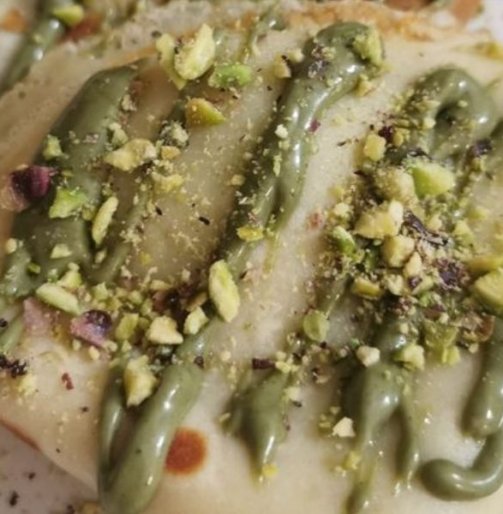 Pistachio crepe with Knefah with Topping