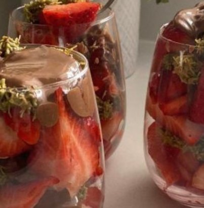 Strawberry With Dubai Choclate